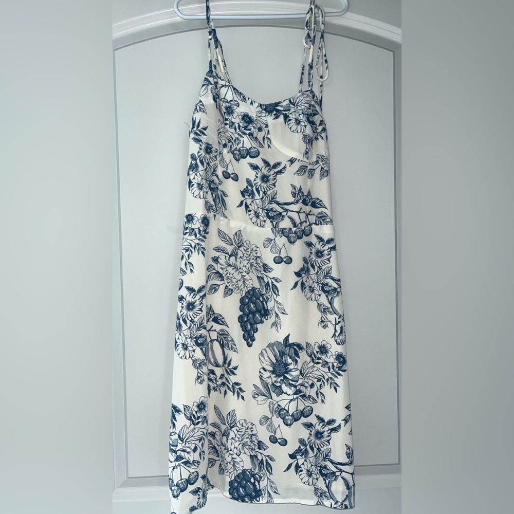 Perfect condition mini dress. Pink Ripple brand size large in women’s.